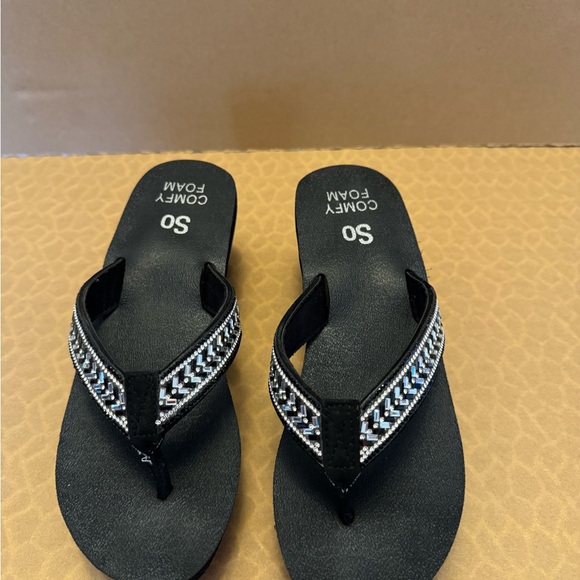 SO Shoes - NWOT, SO Black Platform Flip Flops with Rhinestone-Strap Accent size 7-8
